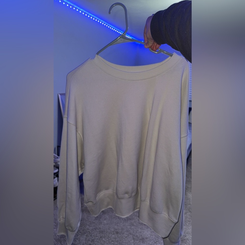 Old Navy crewneck